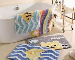 Non-slip bath mat in bathroom